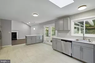 37 Lakeside Dr, Greenbelt, MD 20770 - Photo 6