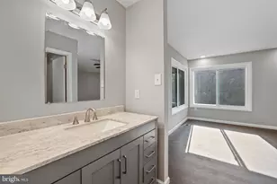 37 Lakeside Dr, Greenbelt, MD 20770 - Photo 12