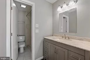 37 Lakeside Dr, Greenbelt, MD 20770 - Photo 10