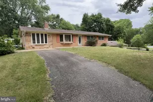 5611 Park Dr, Bowie, MD 20715 - Photo 2