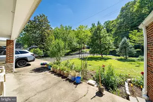18 Lakeside Dr, Greenbelt, MD 20770 - Photo 4