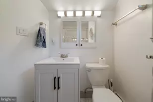 18 Lakeside Dr, Greenbelt, MD 20770 - Photo 38