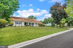 12127 Long Ridge Ln, Bowie, MD 20715 - Photo 2