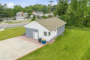 8300 Cathedral Ave, New Carrollton, MD 20784 - Photo 38