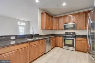 8005 Homefield Dr, Landover, MD 20785 - Photo 12