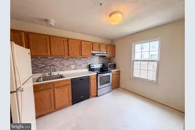 2726 Crestwick Place, District Heights, MD 20747 - Photo 2