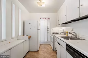 512 Wilson Bridge Dr, Oxon Hill, MD 20745 - Photo 2
