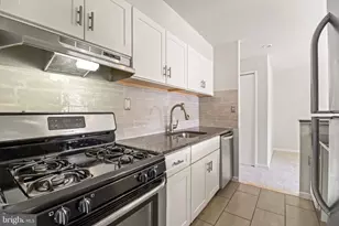 526 Wilson Bridge Dr, Oxon Hill, MD 20745 - Photo 1