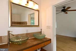 301 Loureiro Ln, Oxon Hill, MD 20745 - Photo 24