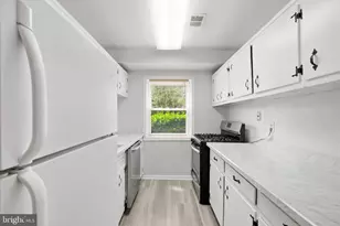 8026 Lakecrest Dr, Greenbelt, MD 20770 - Photo 14