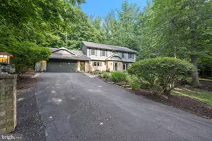 5412 Ridgecroft Dr, Camp Springs, MD 20746 - Photo 2