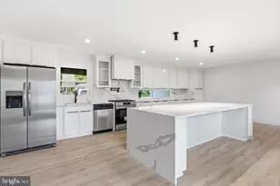 13010 Viewpoint Ln, Bowie, MD 20715 - Photo 4