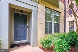 866 Regents Square, Oxon Hill, MD 20745 - Photo 4