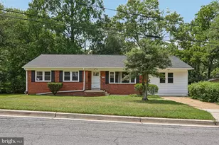 9203 Wellington Ct, Lanham, MD 20706 - Photo 4