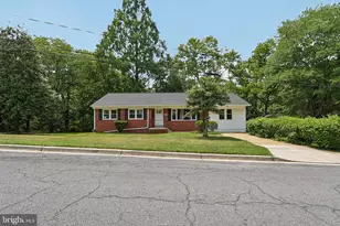 9203 Wellington Ct, Lanham, MD 20706 - Photo 2