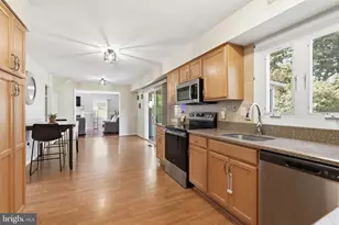 4113 Wakefield Ln, Bowie, MD 20715 - Photo 6