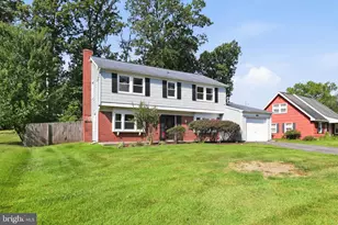 4113 Wakefield Ln, Bowie, MD 20715 - Photo 2
