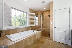 622 Overlook Park Dr, Oxon Hill, MD 20745 - Photo 32