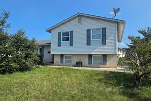 7906 Dawnwood Ct, Lanham, MD 20706 - Photo 2