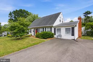 12413 Seabury Ln, Bowie, MD 20715 - Photo 2