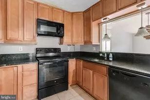 4668 Winterberry Ln, Oxon Hill, MD 20745 - Photo 4