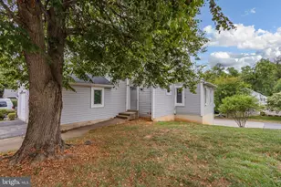 4668 Winterberry Ln, Oxon Hill, MD 20745 - Photo 2