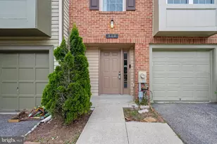 814 Pleasant Hill Ln, Bowie, MD 20716 - Photo 2