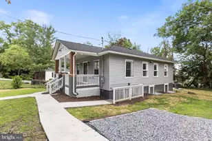915 Eastern Ave NE, Capitol Heights, MD 20743 - Photo 2