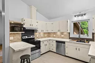 1811 Clayton Dr, Oxon Hill, MD 20745 - Photo 16