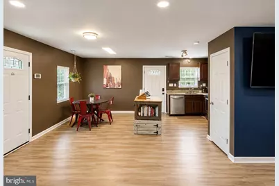 414 Carmody Hills Drive, Capitol Heights, MD 20743 - Photo 8