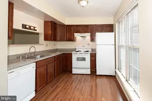 2406 Rosecroft Ct, Oxon Hill, MD 20745 - Photo 4