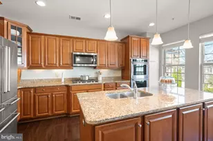 517 Overlook Park Dr, Oxon Hill, MD 20745 - Photo 8