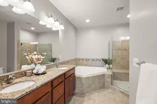 517 Overlook Park Dr, Oxon Hill, MD 20745 - Photo 18
