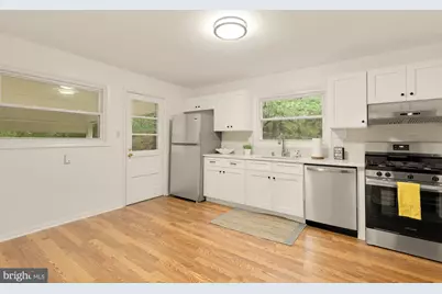 8513 Carrollton Parkway, Hyattsville, MD 20784 - Photo 16