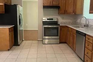 4603 Hidden Pine Ln, Temple Hills, MD 20748 - Photo 4