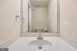 6233 E Hil Mar Cir, District Heights, MD 20747 - Photo 8