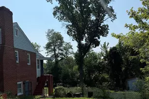 1729 Iverson St, Oxon Hill, MD 20745 - Photo 2