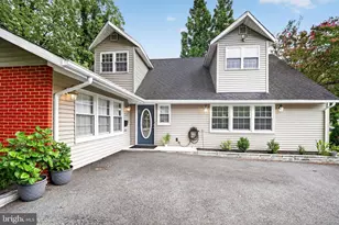 16201 Pond Meadow Ln, Bowie, MD 20716 - Photo 2