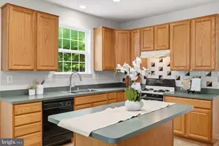 8105 Overfield Ct, Bowie, MD 20715 - Photo 14