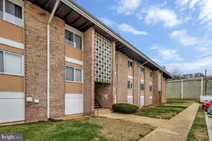 561 Wilson Bridge Dr, Oxon Hill, MD 20745 - Photo 2