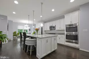 518 Harborview Dr, Oxon Hill, MD 20745 - Photo 6