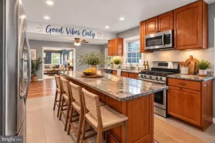 12508 Scarlet Ln, Bowie, MD 20715 - Photo 2