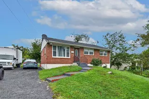 111 Pepper Mill Dr, Capitol Heights, MD 20743 - Photo 2