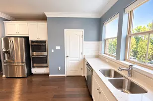 835 Regents Square, Oxon Hill, MD 20745 - Photo 10
