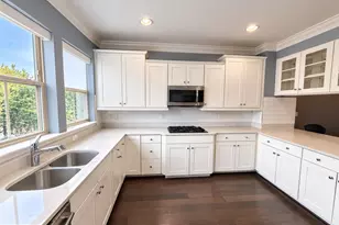 835 Regents Square, Oxon Hill, MD 20745 - Photo 8