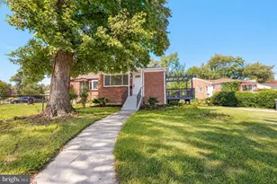 3527 Chadwick Ct, Temple Hills, MD 20748 - Photo 2