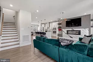 10878 Foxtrot Cir, Upper Marlboro, MD 20772 - Photo 2