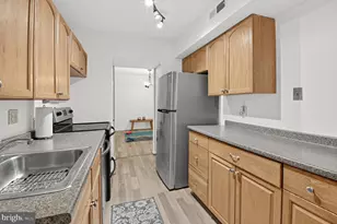 7818 Hanover Pkwy, Greenbelt, MD 20770 - Photo 8