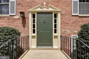 5976 Westchester Park Dr, College Park, MD 20740 - Photo 4