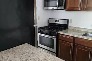 541 Wilson Bridge Dr, Oxon Hill, MD 20745 - Photo 2